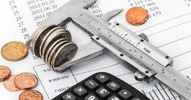 Combien coûte réellement un article, et comment arbitrer son budget éditorial ?